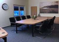 Konferenztischanlage zweiteilig