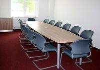 Konferenztischanlage mehrteilig
