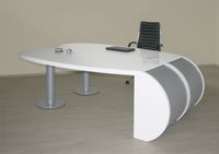 Schreibtisch mit Rollladenschrank und Freiformplatte